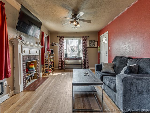 1024 N Main Street, Sand Springs, OK 74063