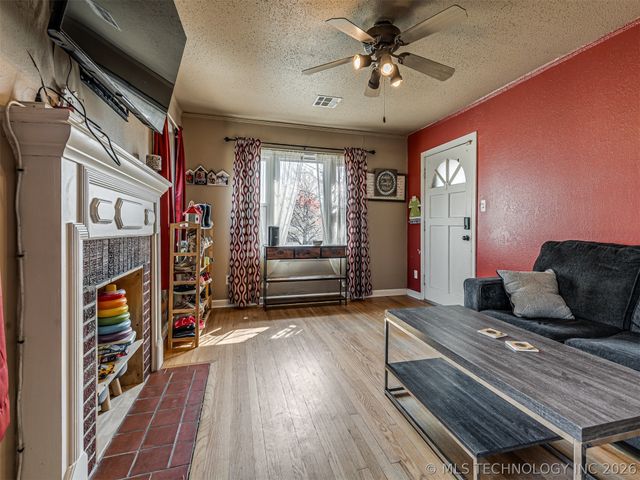 1024 N Main Street, Sand Springs, OK 74063