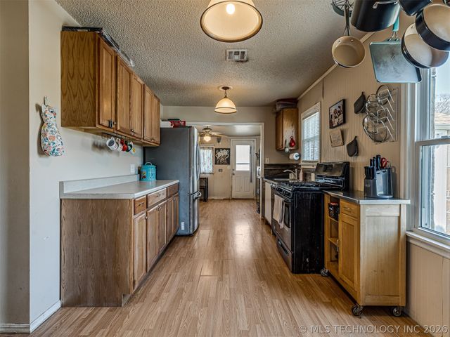 1024 N Main Street, Sand Springs, OK 74063