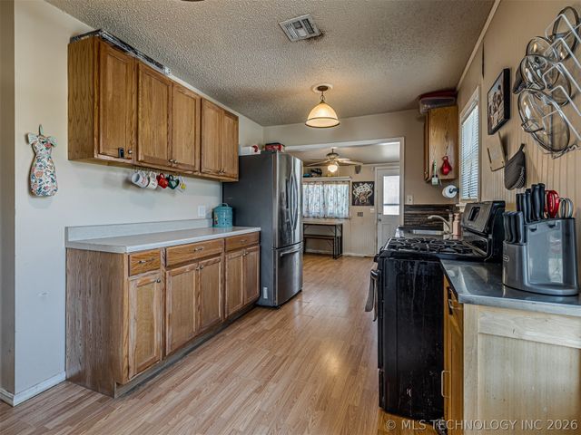 1024 N Main Street, Sand Springs, OK 74063