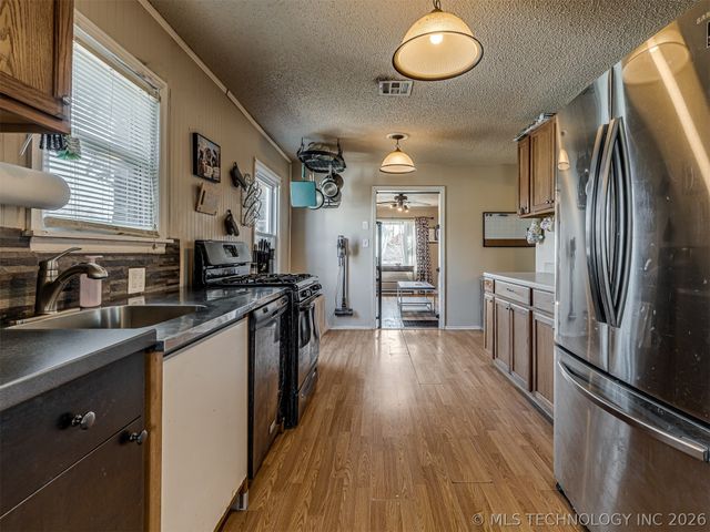 1024 N Main Street, Sand Springs, OK 74063