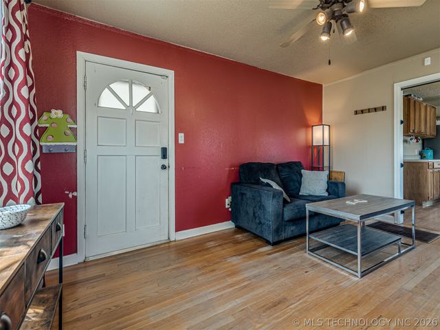 1024 N Main Street, Sand Springs, OK 74063