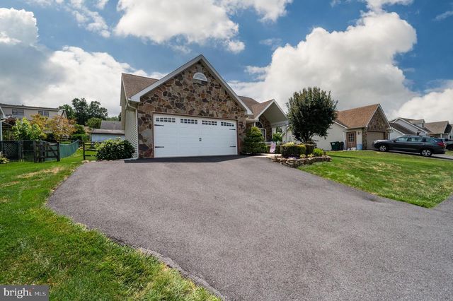 128 HILL RD, Blandon, PA 19510