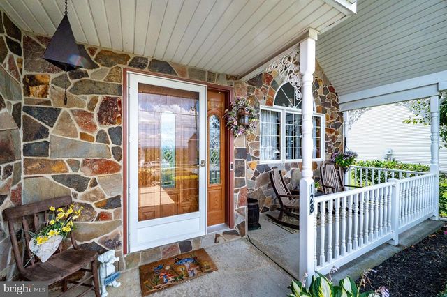 128 HILL RD, Blandon, PA 19510