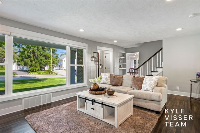 2412 Lake Drive, East Grand Rapids, MI 49506