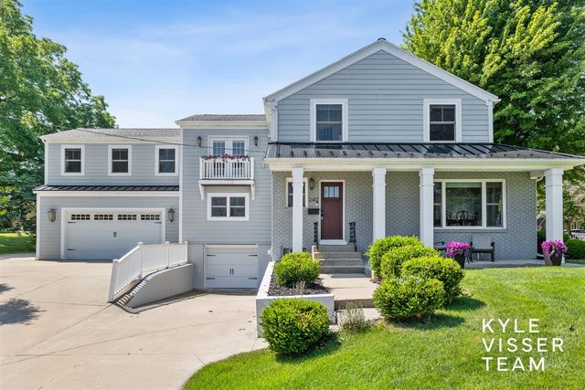 2412 Lake Drive, East Grand Rapids, MI 49506