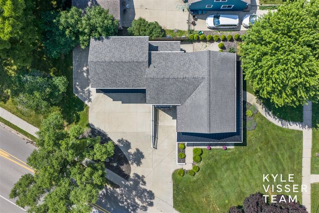 2412 Lake Drive, East Grand Rapids, MI 49506