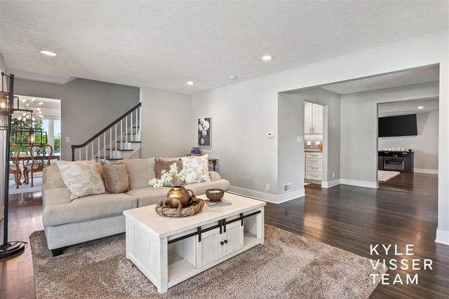 2412 Lake Drive, East Grand Rapids, MI 49506