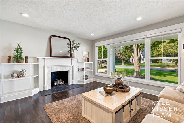 2412 Lake Drive, East Grand Rapids, MI 49506