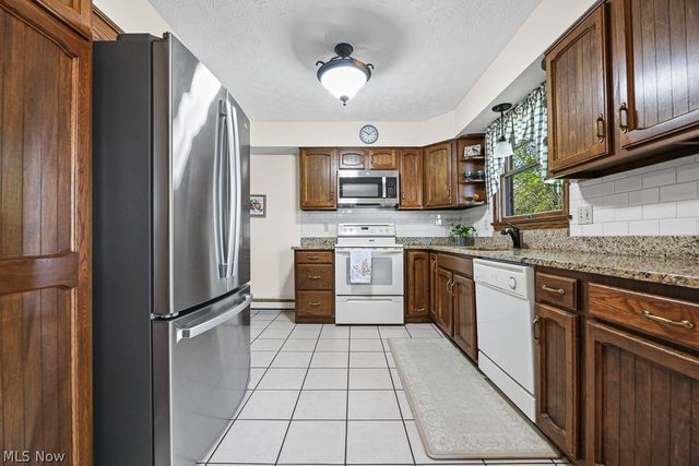 14281 Wade Drive NE, Hartville, OH 44632