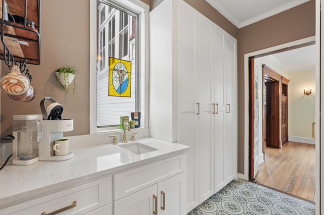 1591 Summit Avenue, Saint Paul, MN 55105