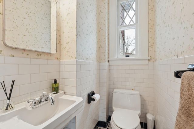 1591 Summit Avenue, Saint Paul, MN 55105