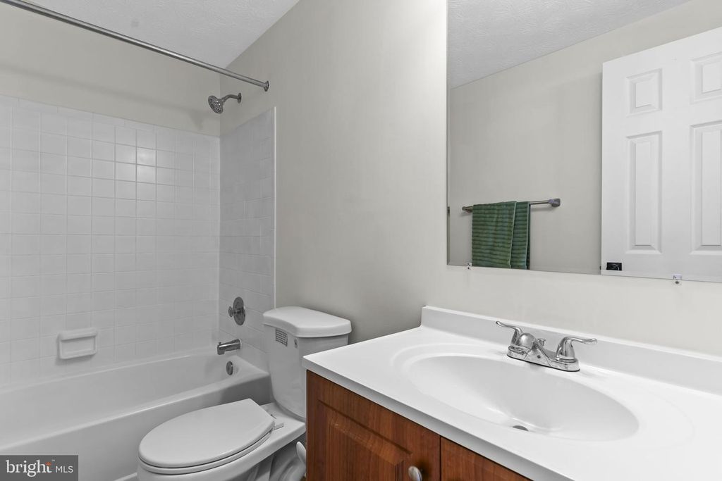 Image 17 of property listing at 246 RED JADE DR #13-5, Upper Marlboro, MD 20774