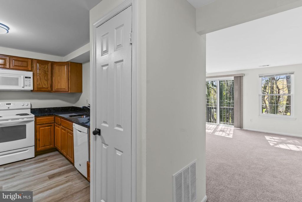 Image 3 of property listing at 246 RED JADE DR #13-5, Upper Marlboro, MD 20774
