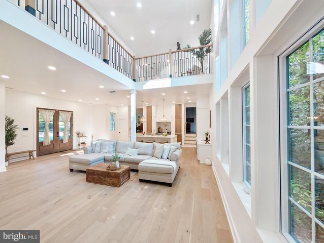 101 W OAK AVE, Moorestown, NJ 08057