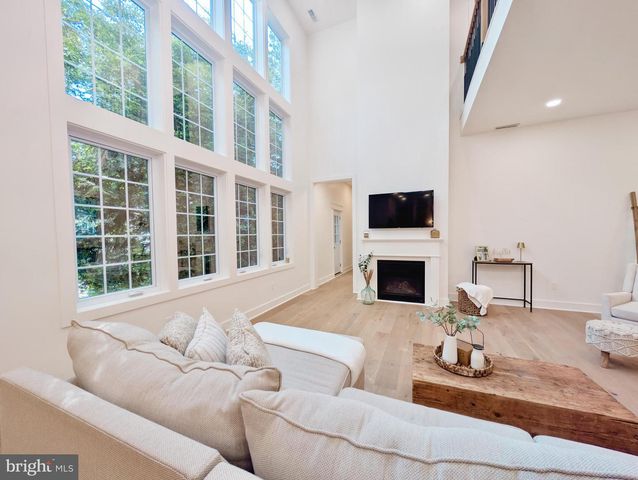 101 W OAK AVE, Moorestown, NJ 08057