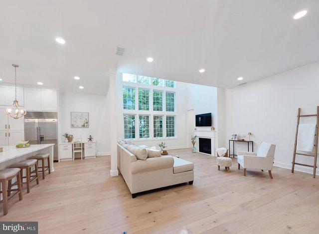 101 W OAK AVE, Moorestown, NJ 08057
