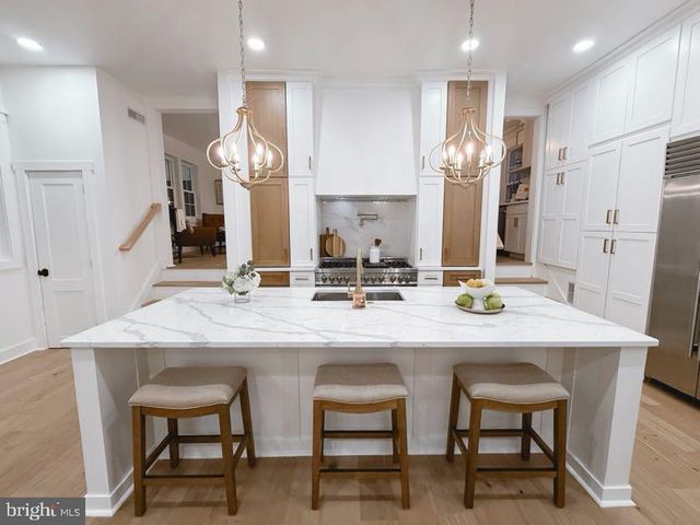 101 W OAK AVE, Moorestown, NJ 08057