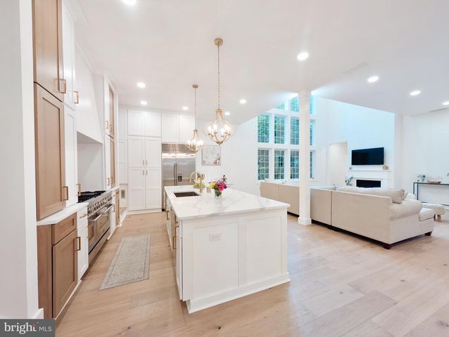 101 W OAK AVE, Moorestown, NJ 08057