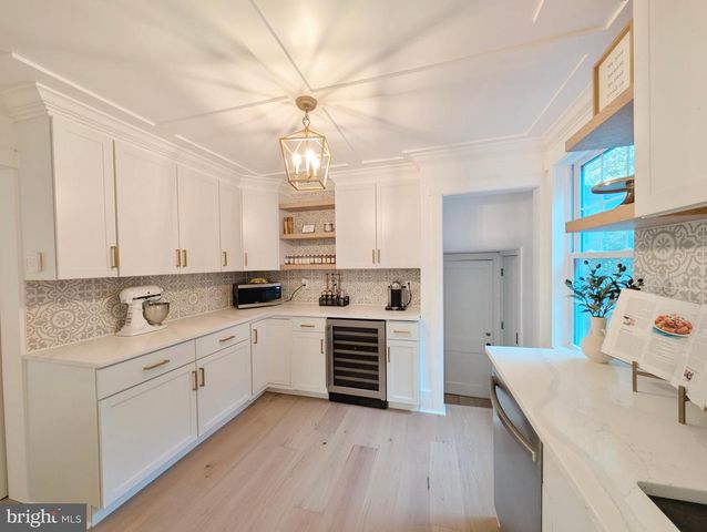 101 W OAK AVE, Moorestown, NJ 08057