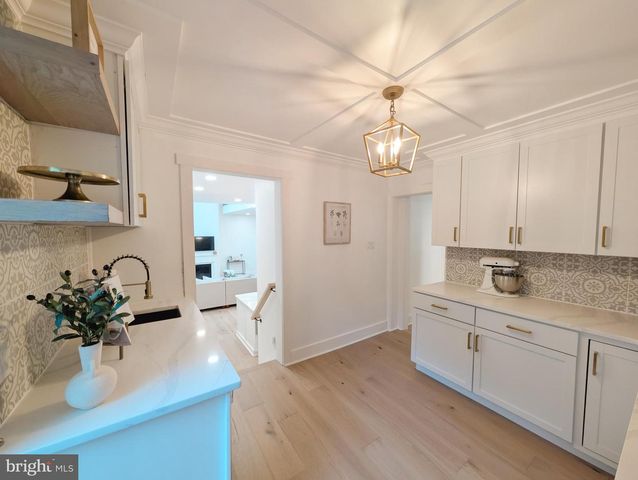 101 W OAK AVE, Moorestown, NJ 08057