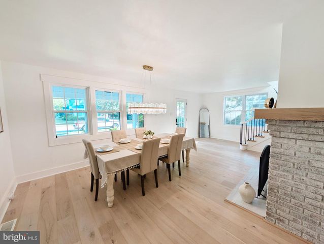 101 W OAK AVE, Moorestown, NJ 08057
