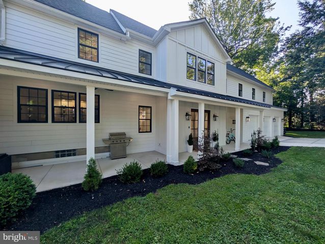 101 W OAK AVE, Moorestown, NJ 08057