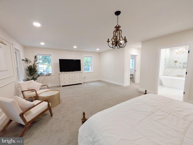 101 W OAK AVE, Moorestown, NJ 08057