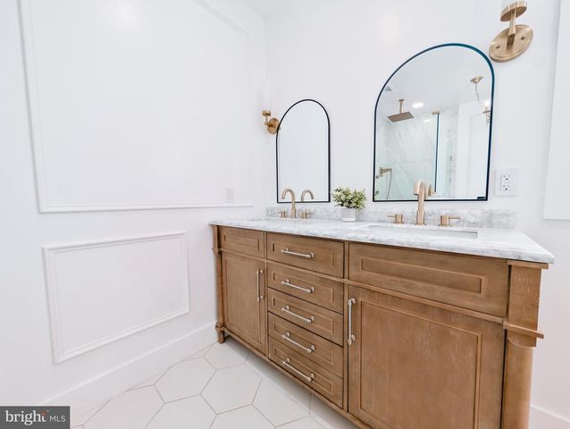 101 W OAK AVE, Moorestown, NJ 08057