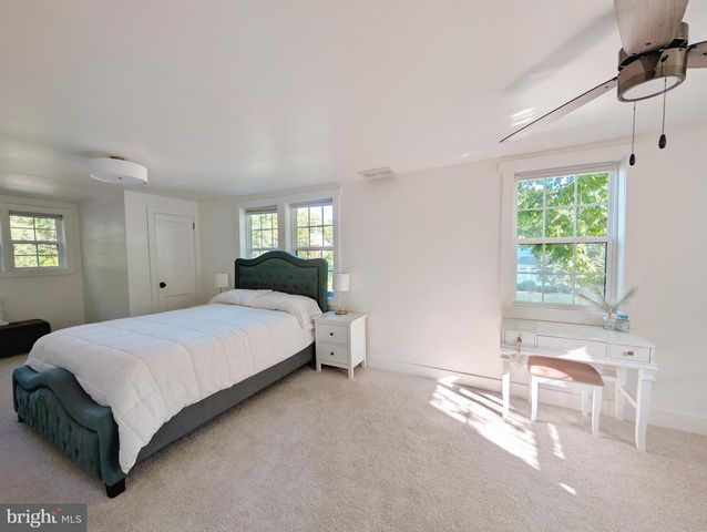 101 W OAK AVE, Moorestown, NJ 08057