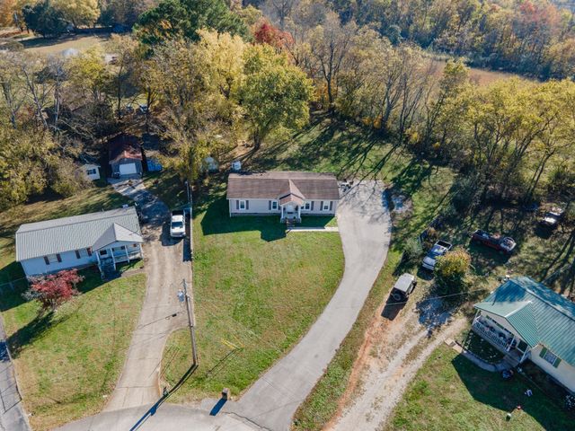 132 Amber Lynn Cir, Columbia, TN 38401