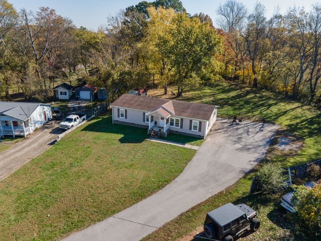 132 Amber Lynn Cir, Columbia, TN 38401