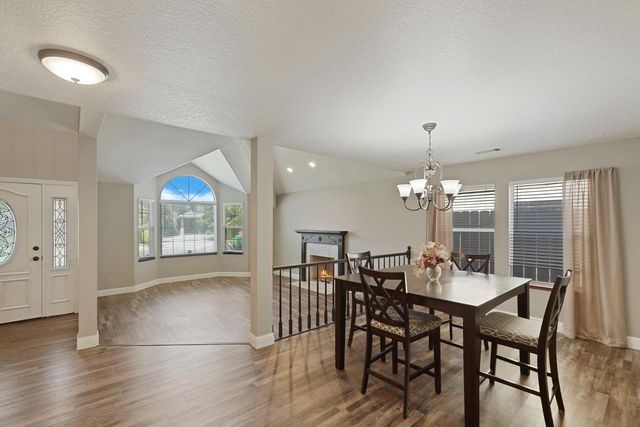 230 River Oaks Dr, Lodi, CA 95240