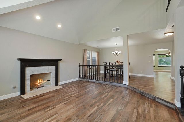230 River Oaks Dr, Lodi, CA 95240