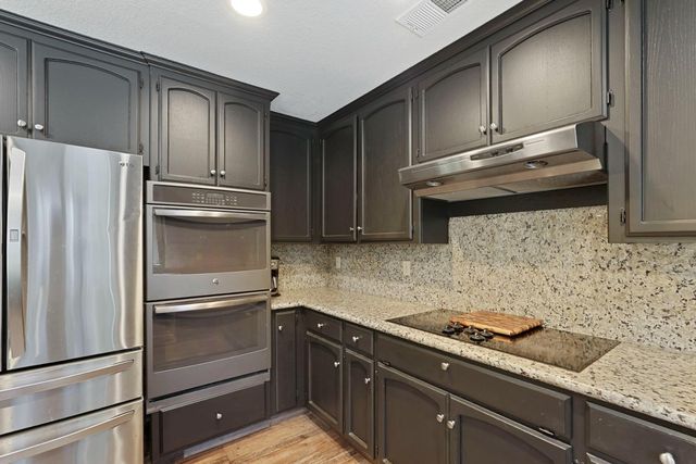 230 River Oaks Dr, Lodi, CA 95240