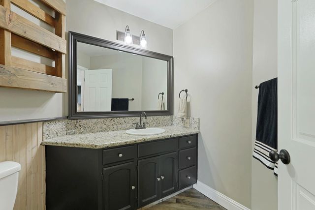 230 River Oaks Dr, Lodi, CA 95240