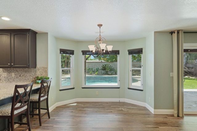 230 River Oaks Dr, Lodi, CA 95240