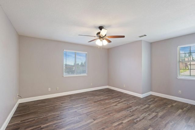 230 River Oaks Dr, Lodi, CA 95240
