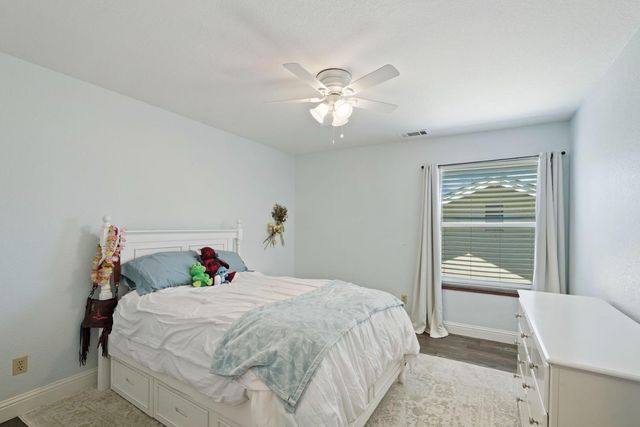 230 River Oaks Dr, Lodi, CA 95240