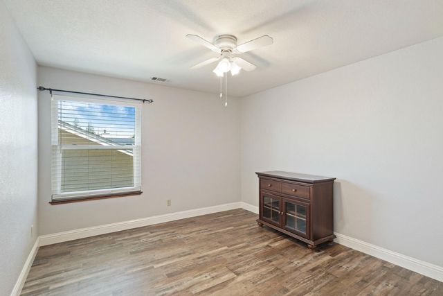 230 River Oaks Dr, Lodi, CA 95240