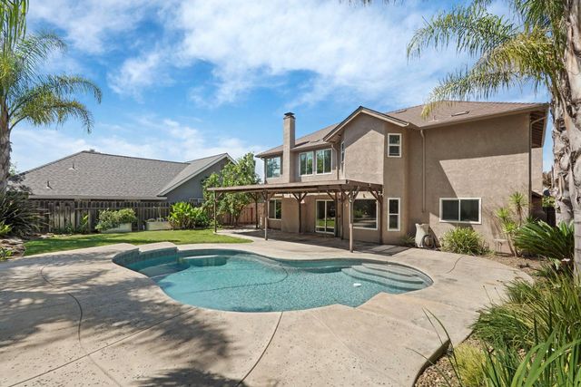 230 River Oaks Dr, Lodi, CA 95240