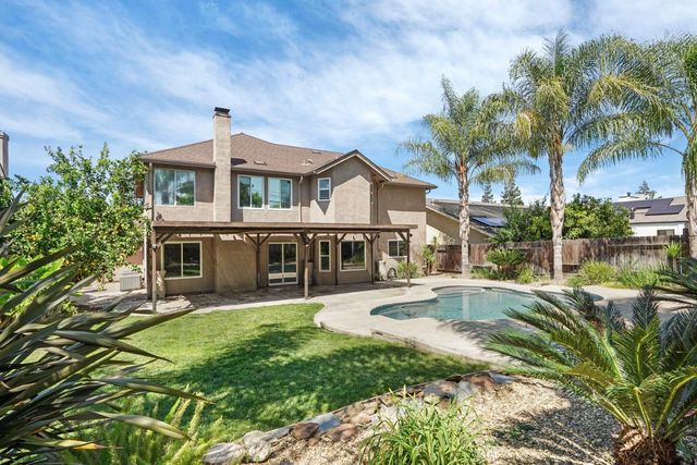 230 River Oaks Dr, Lodi, CA 95240
