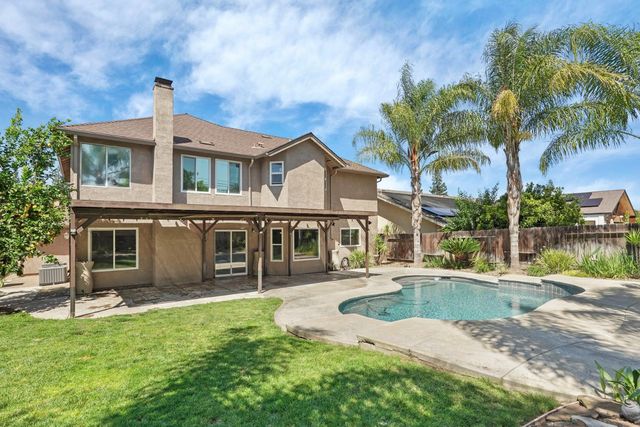 230 River Oaks Dr, Lodi, CA 95240