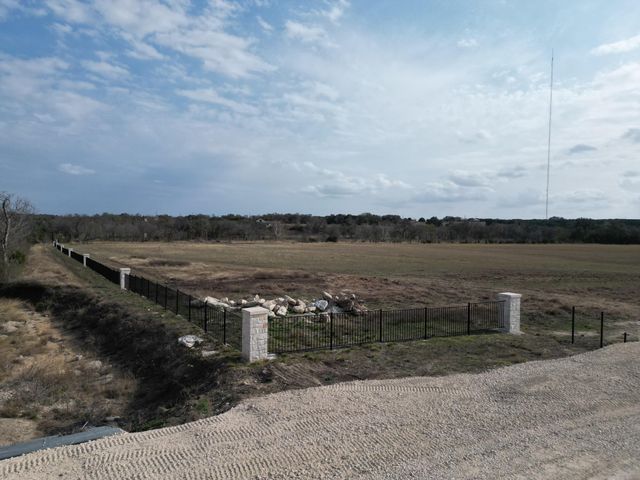 101 Scotty LN, Liberty Hill, TX 78642