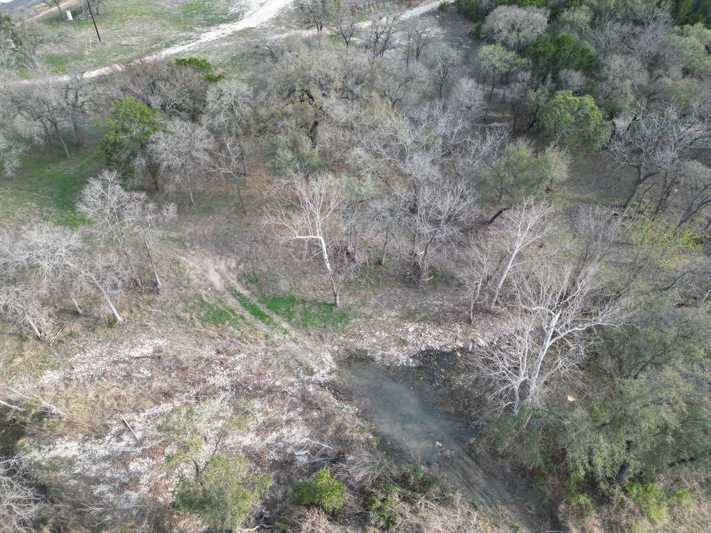 101 Scotty LN, Liberty Hill, TX 78642