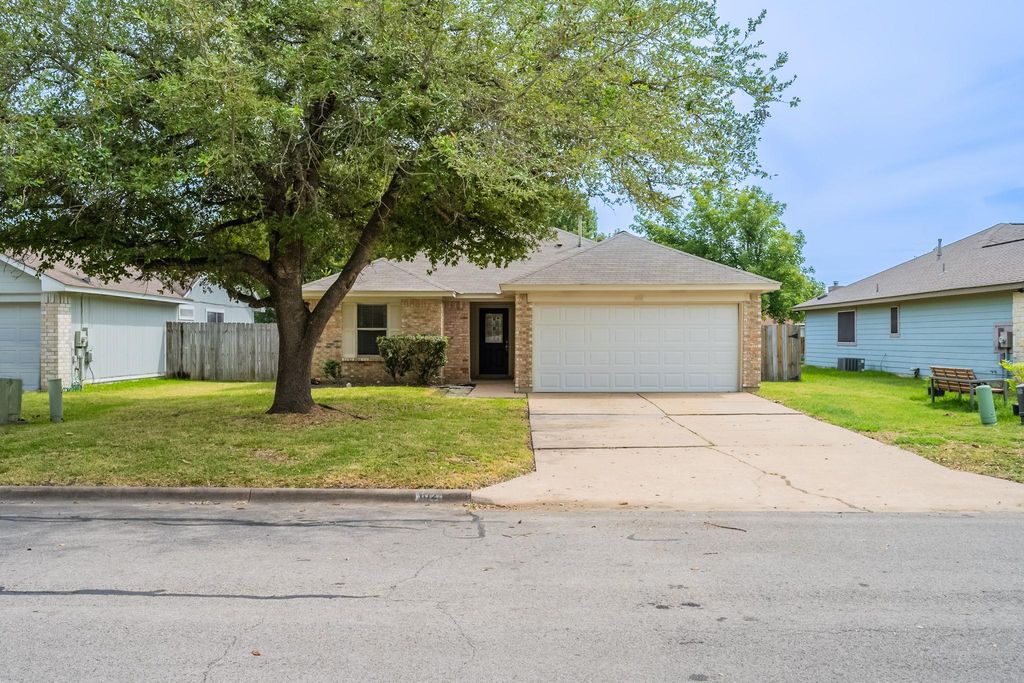 102 Quail CIR, Hutto, TX 78634
