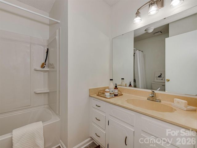 517 Fence Post Lane, Matthews, NC 28105