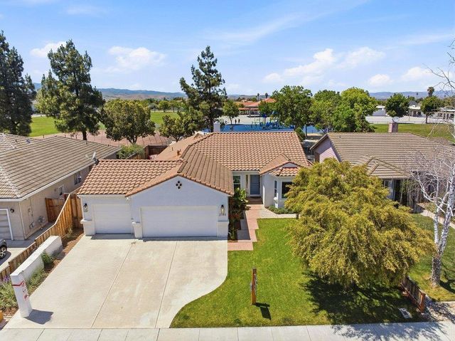 2140 Calistoga Drive, Hollister, CA 95023