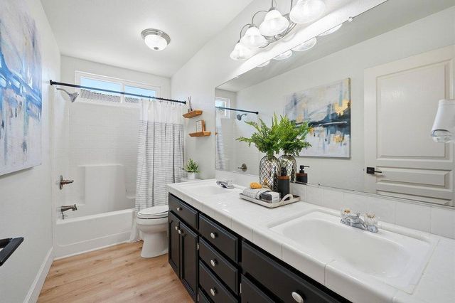 2140 Calistoga Drive, Hollister, CA 95023