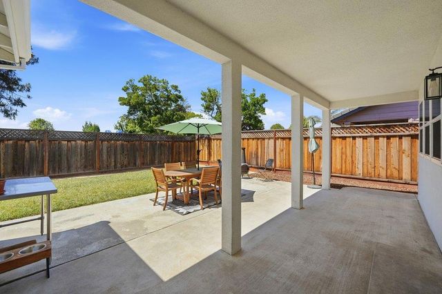 2140 Calistoga Drive, Hollister, CA 95023